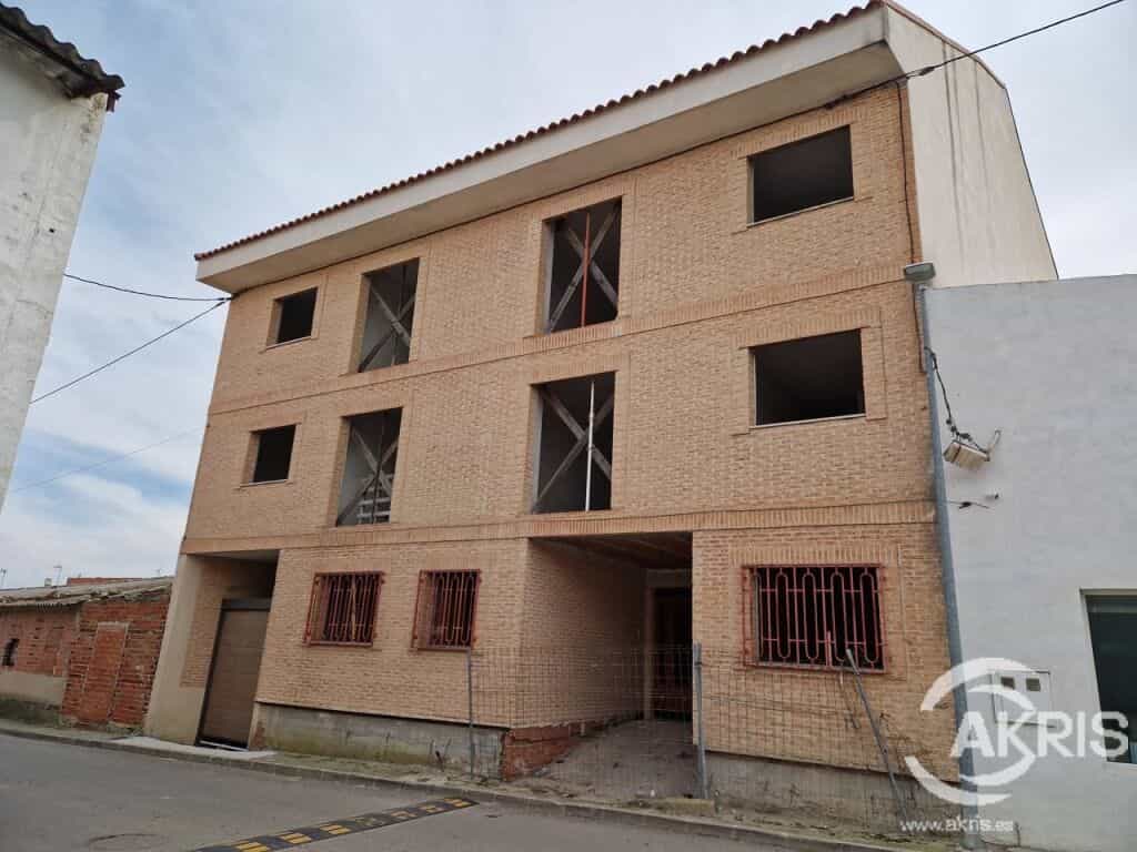 Condominium in Lominchar, Castille-La Mancha 11526837