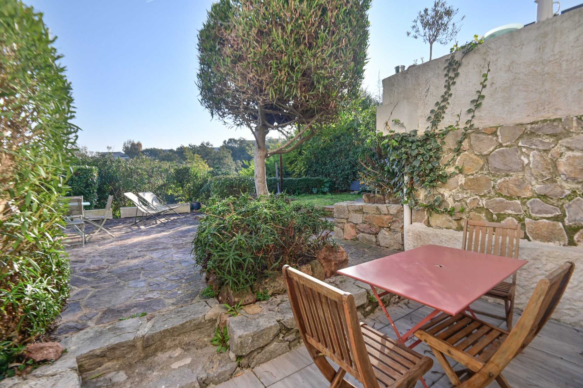 rumah dalam Mandelieu-la-Napoule, Provence-Alpes-Côte d'Azur 11526854