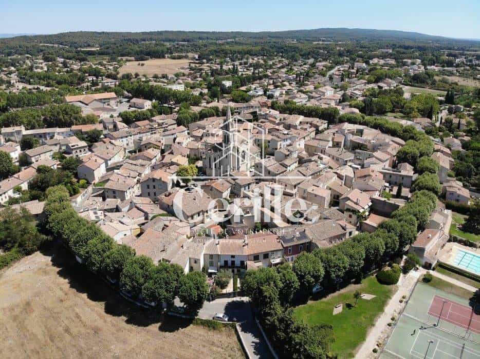 Osakehuoneisto sisään Saint-Cannat, Provence-Alpes-Cote d'Azur 11526981