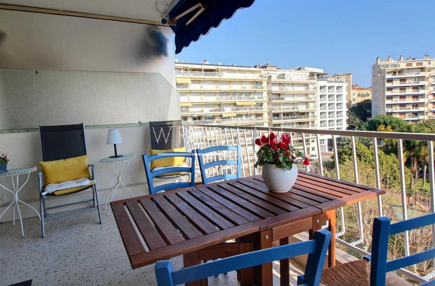 公寓 在 Cannes, Alpes-Maritimes 11528229