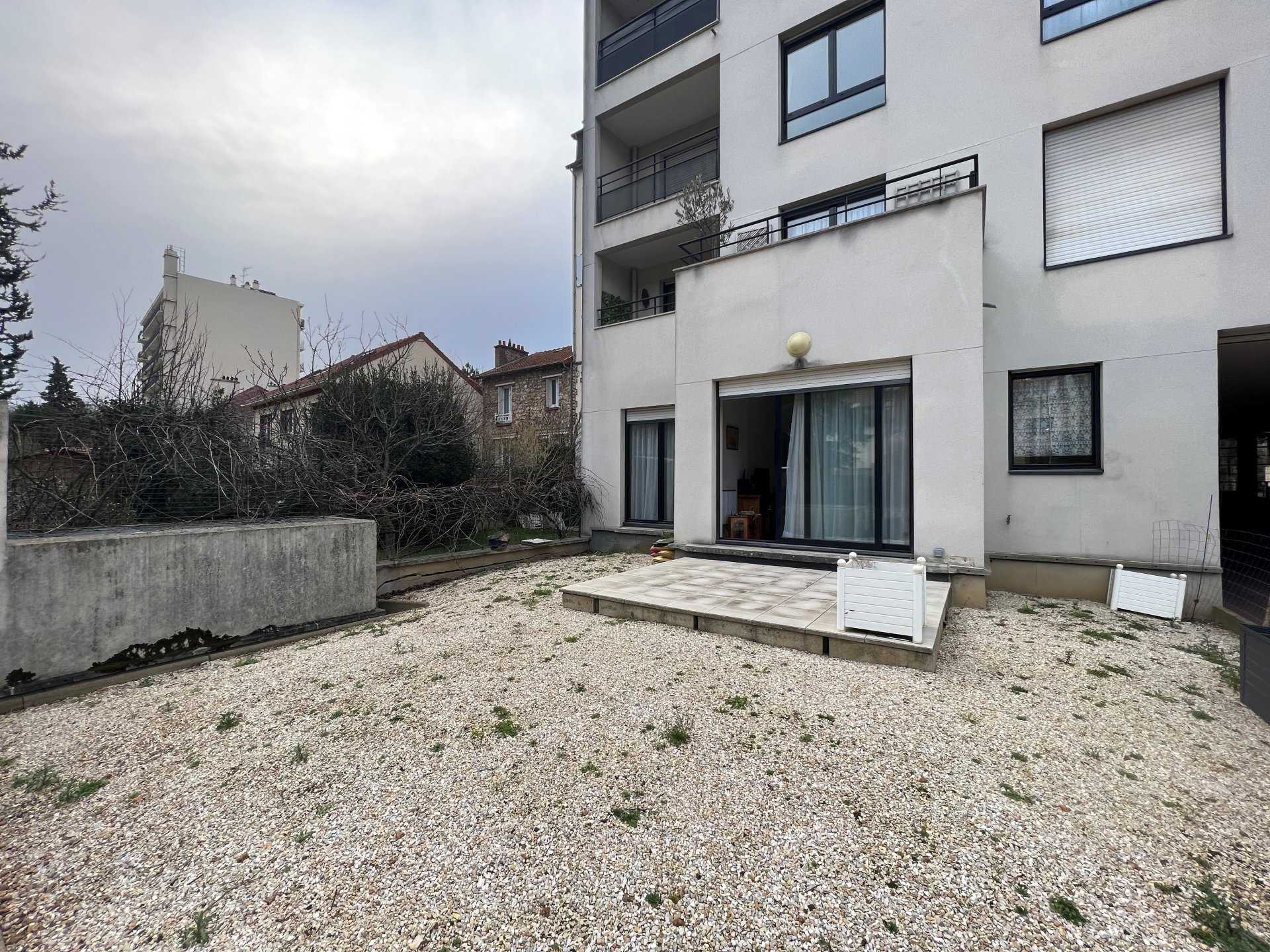 Condominium in Clamart, Ile-de-France 11528230
