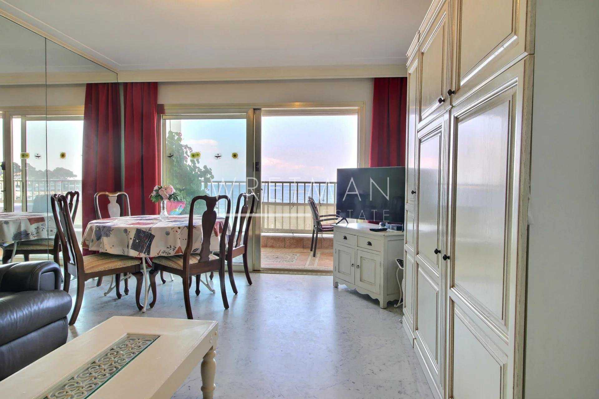 Condominium in Antibes, Provence-Alpes-Cote d'Azur 11528235