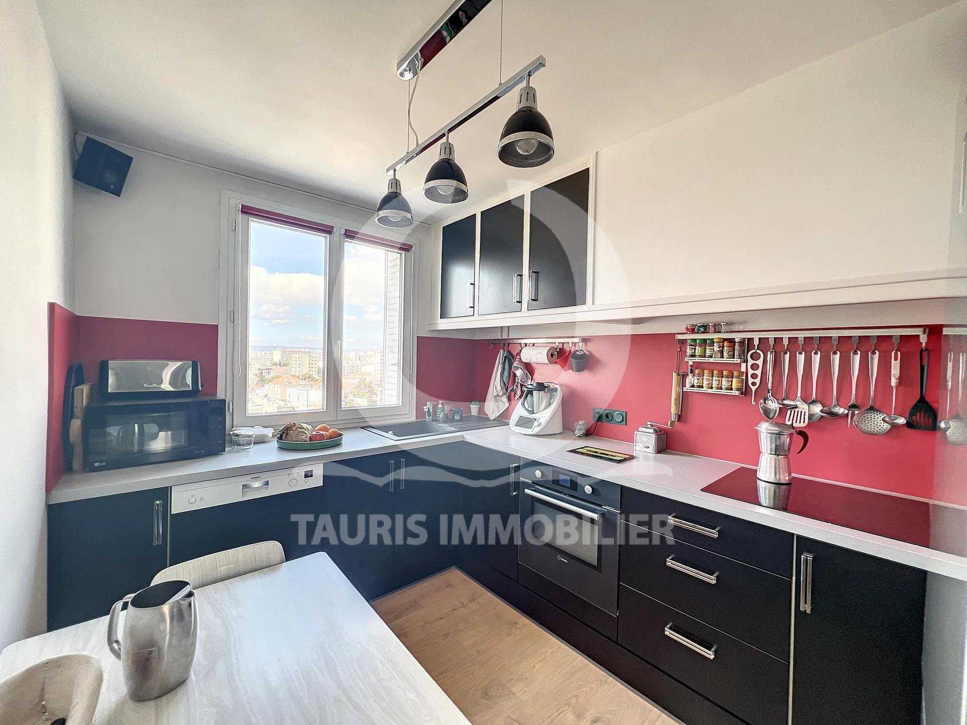 Condominium in Sainte-Marthe, Provence-Alpes-Cote d'Azur 11528249