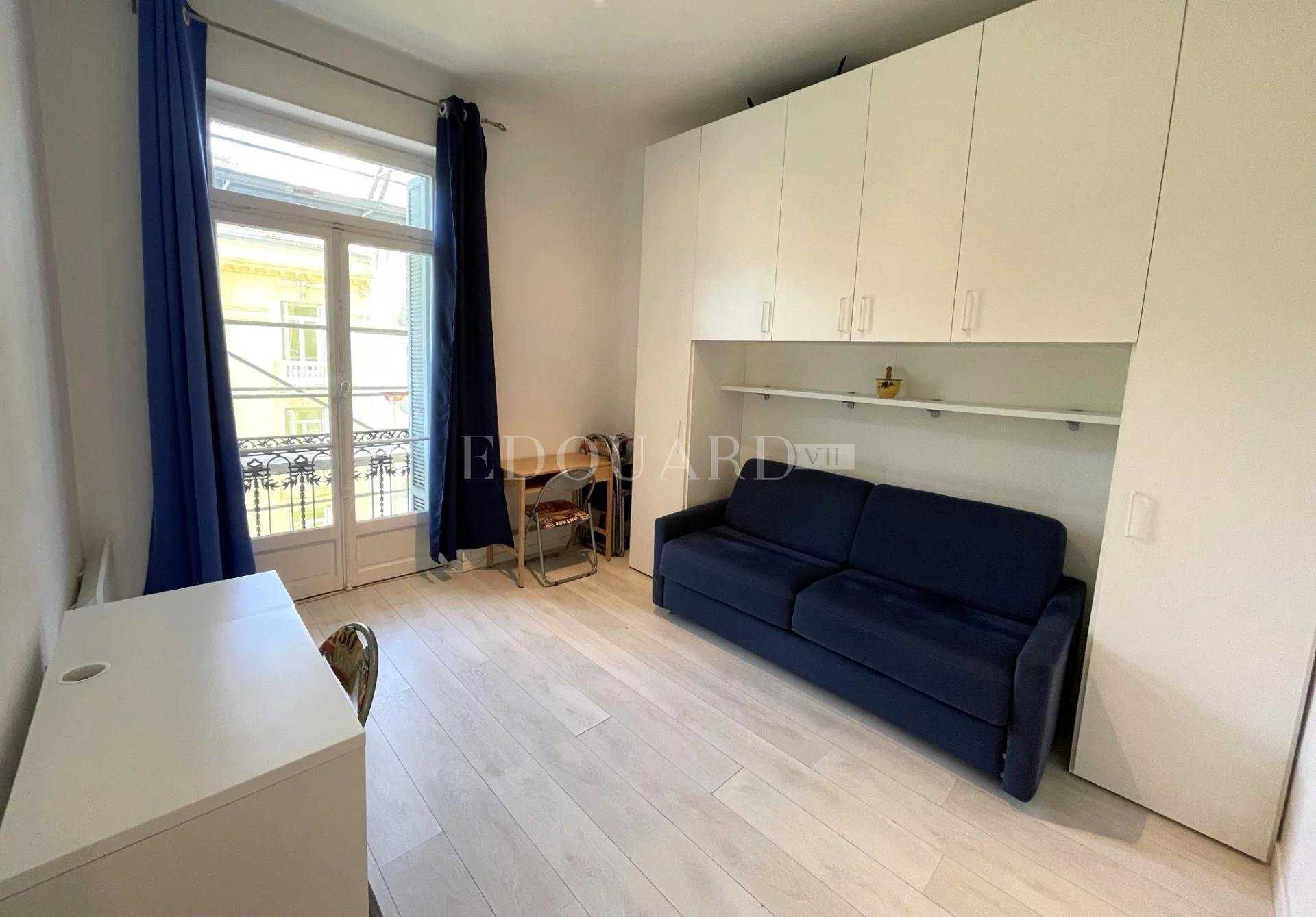 Condominium in Menton, Provence-Alpes-Cote d'Azur 11528267