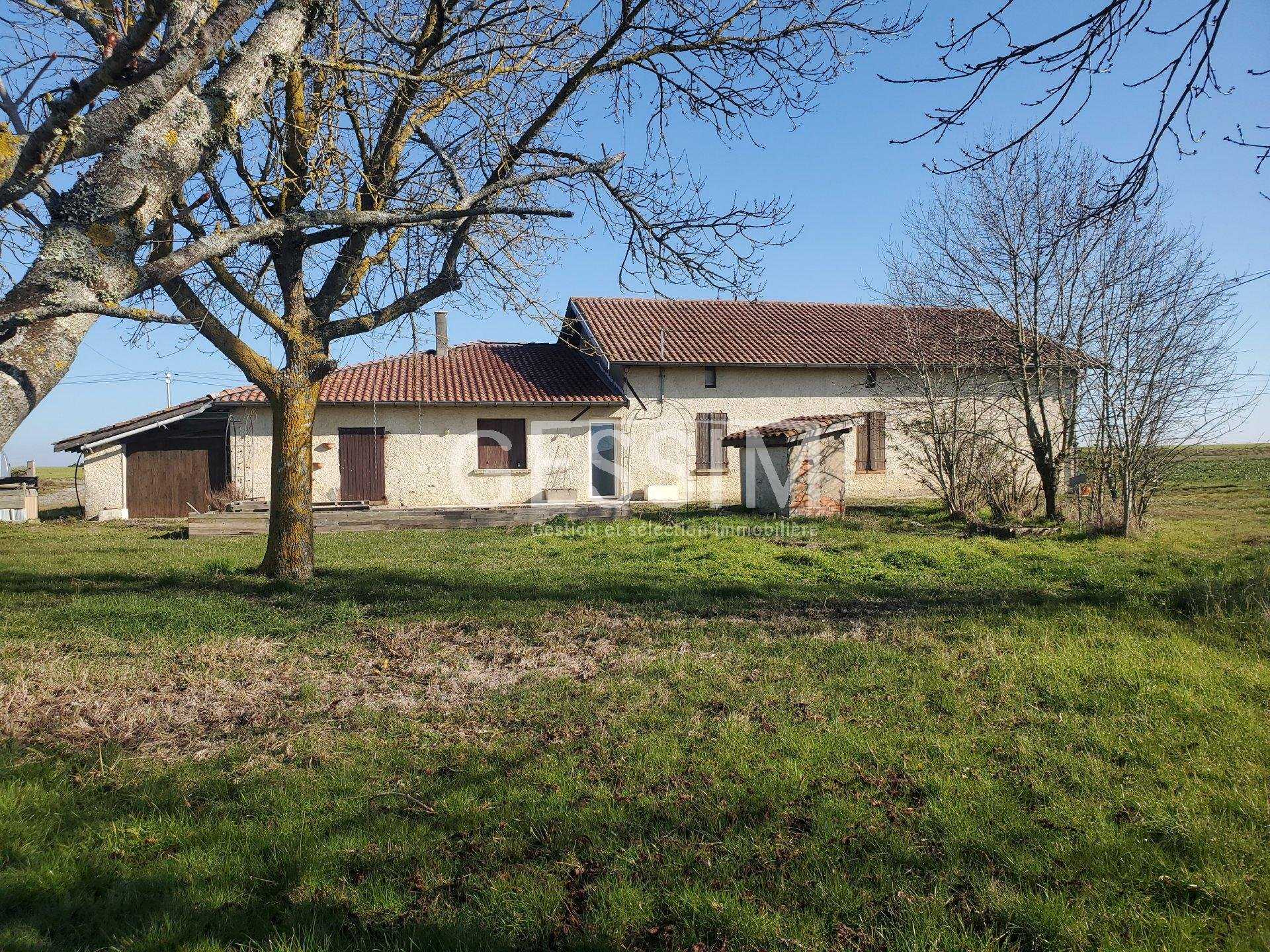 Residential in Rieumes, Haute-Garonne 11528269