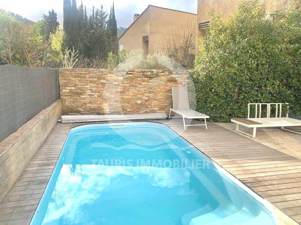 بيت في Siant-Mitre, Provence-Alpes-Cote d'Azur 11528941