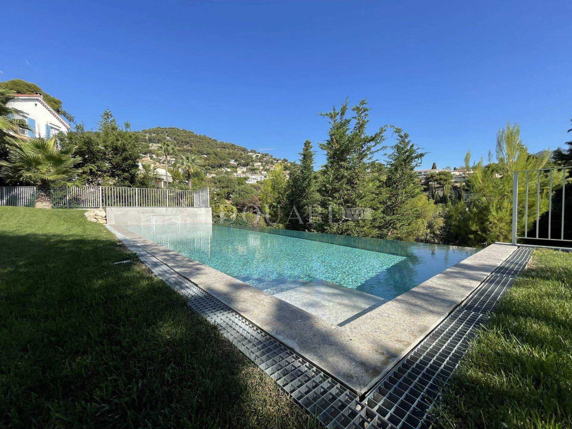 rumah dalam Roquebrune-Cap-Martin, Provence-Alpes-Côte d'Azur 11529797