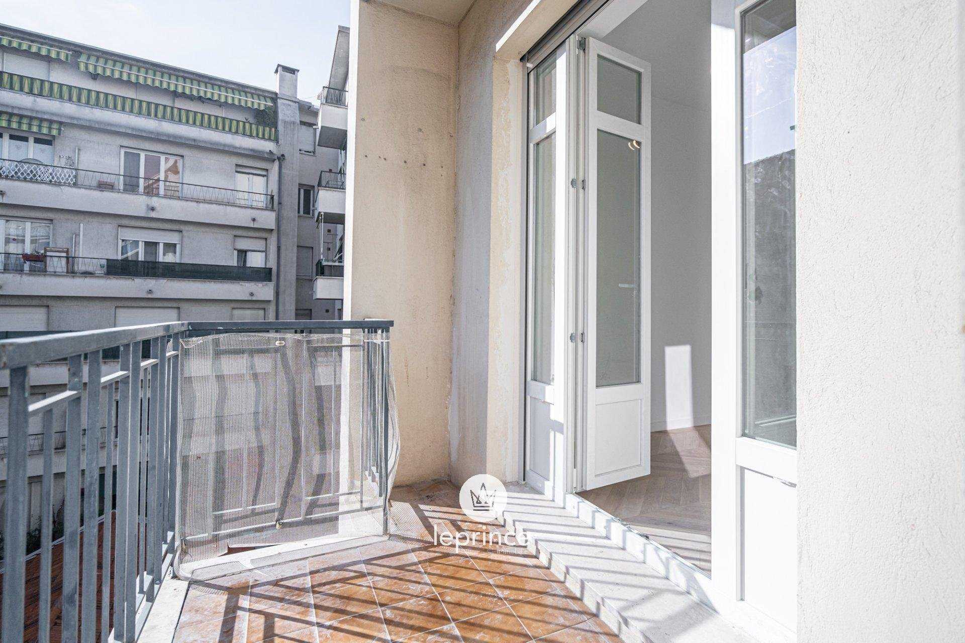 Condominium in Nice, Alpes-Maritimes 11530043