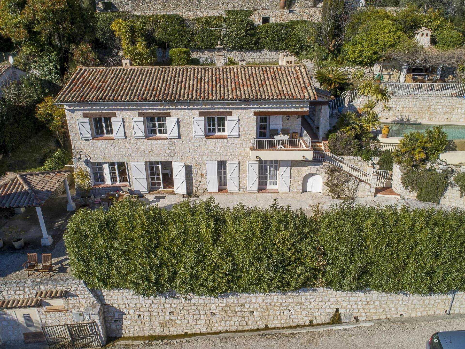 房子 在 Vence, Alpes-Maritimes 11530161