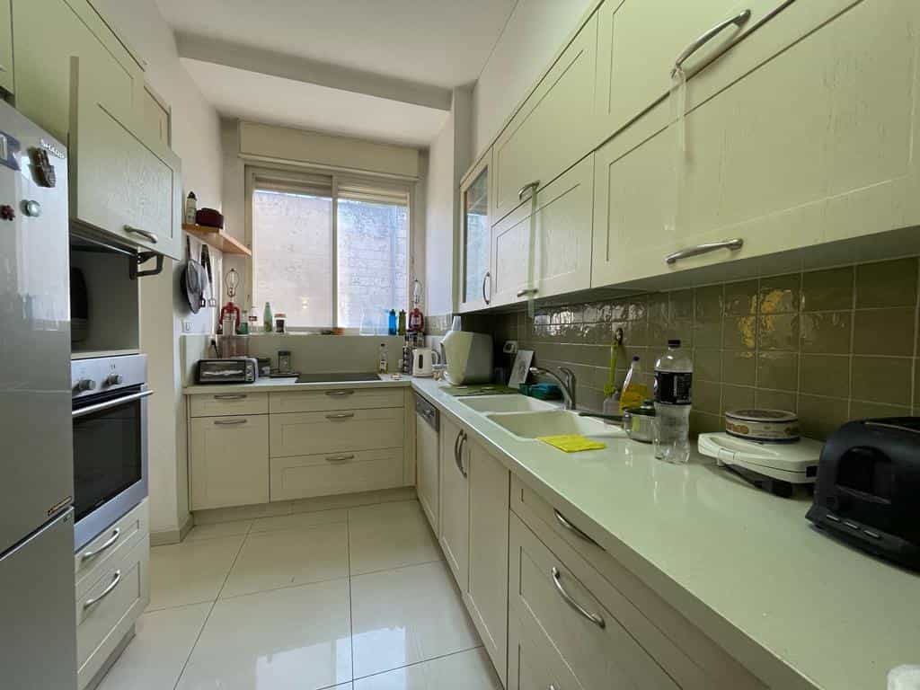 Condominium in Jerusalem, Jerusalem District 11530247