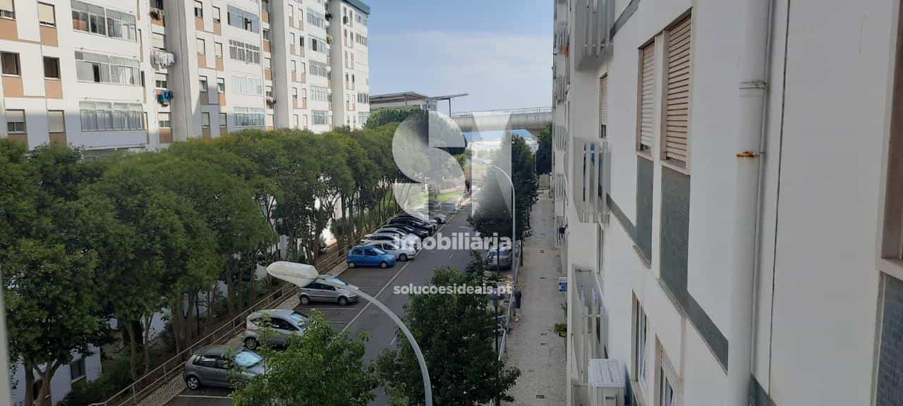 Condominium in Paço de Arcos, Lisbon 11530257