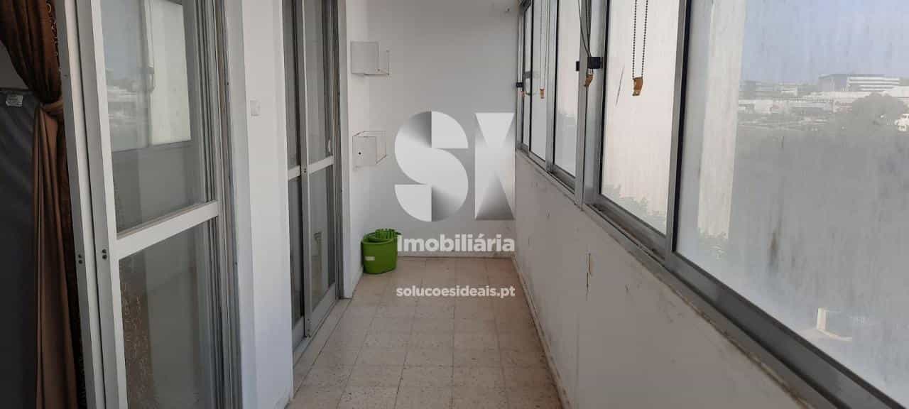 Condominium in Paço de Arcos, Lisbon 11530257