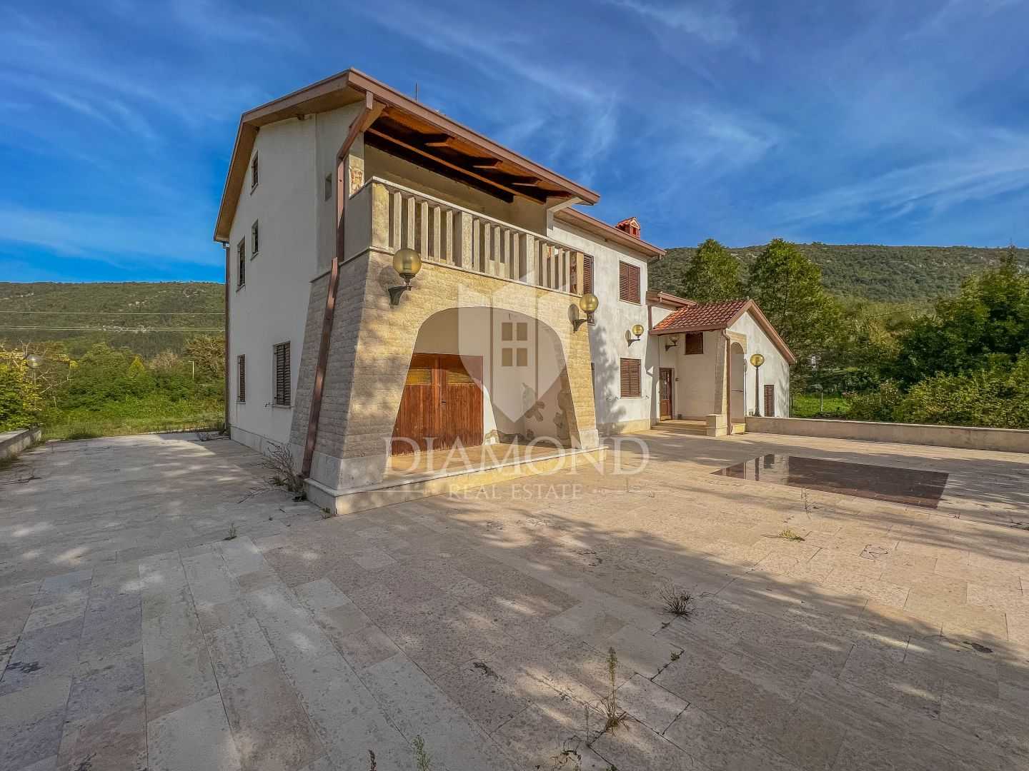 집 에 Oprtalj, Istria County 11531092