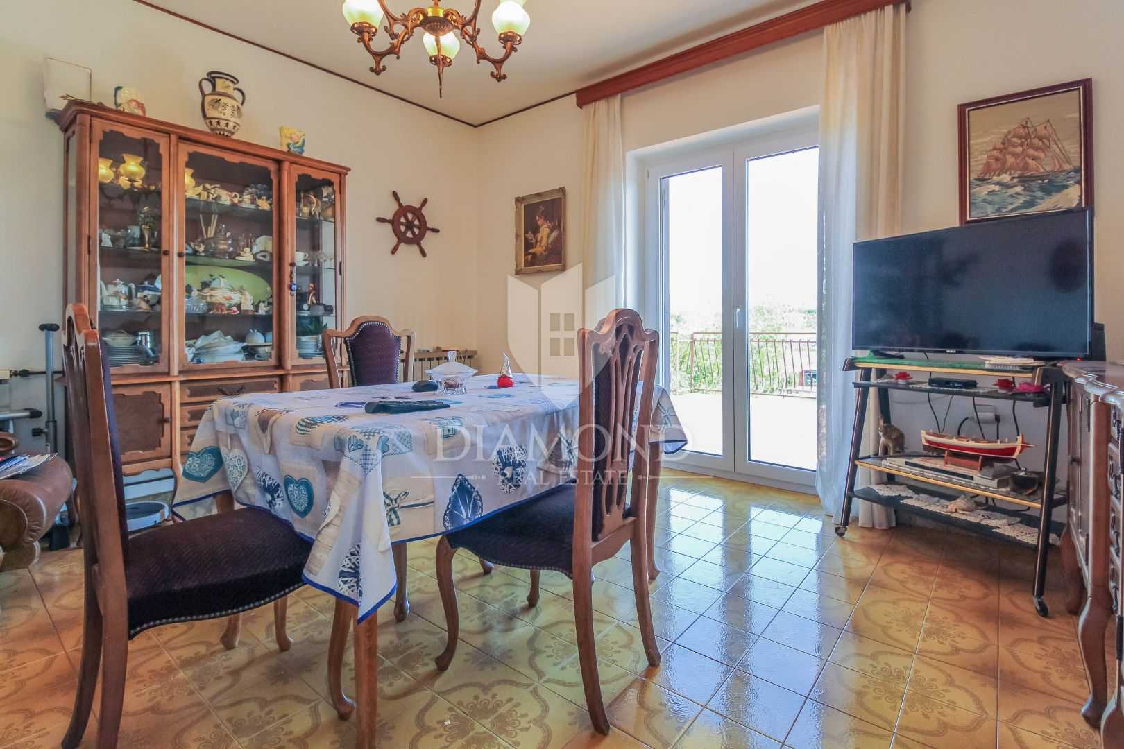 Talo sisään Brtonigla, Istria County 11531134