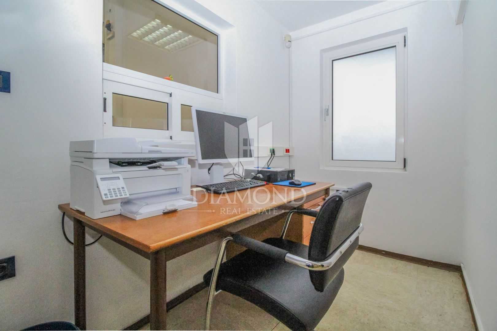 Γραφείο σε Novigrad, Istria County 11532099