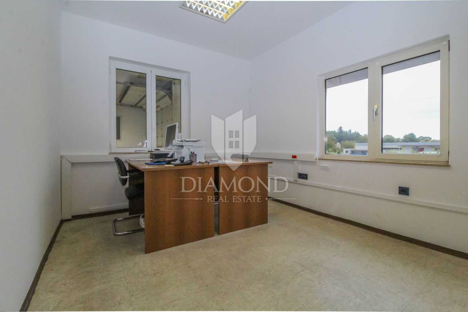 Γραφείο σε Novigrad, Istria County 11532099