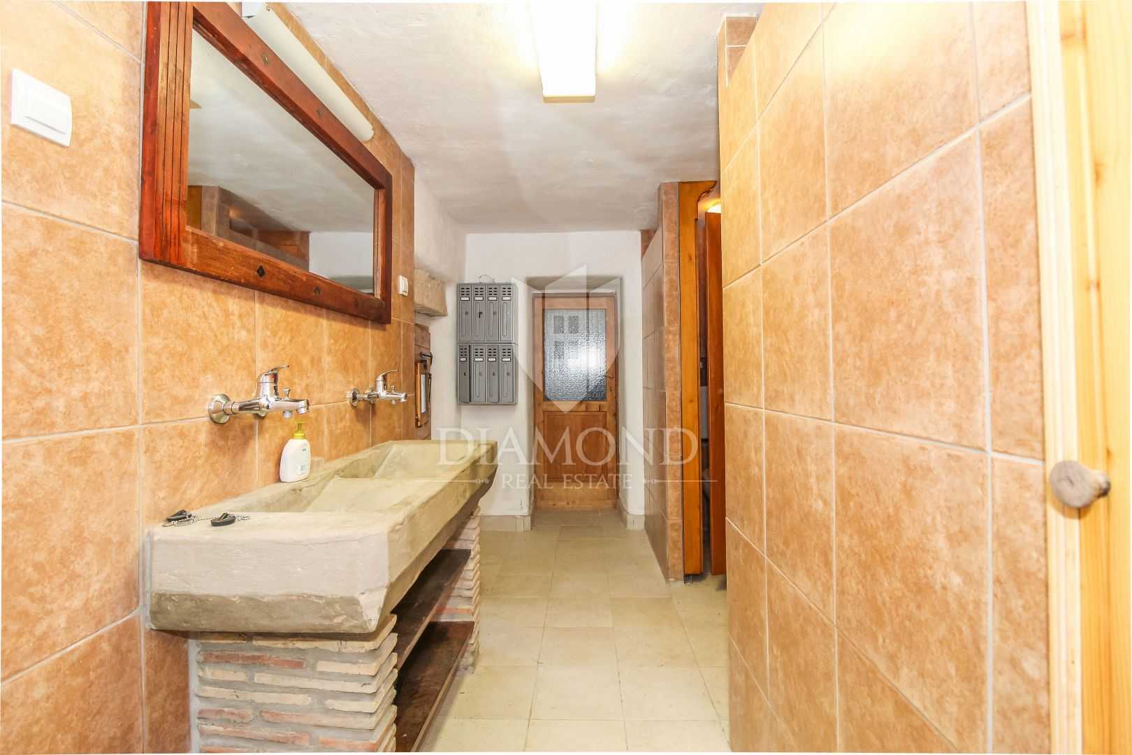 Будинок в Momjan, Istria County 11532300