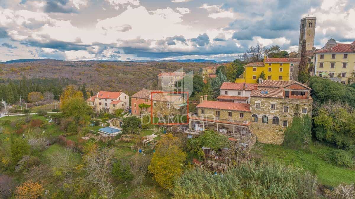σπίτι σε Oprtalj, Istria County 11532380