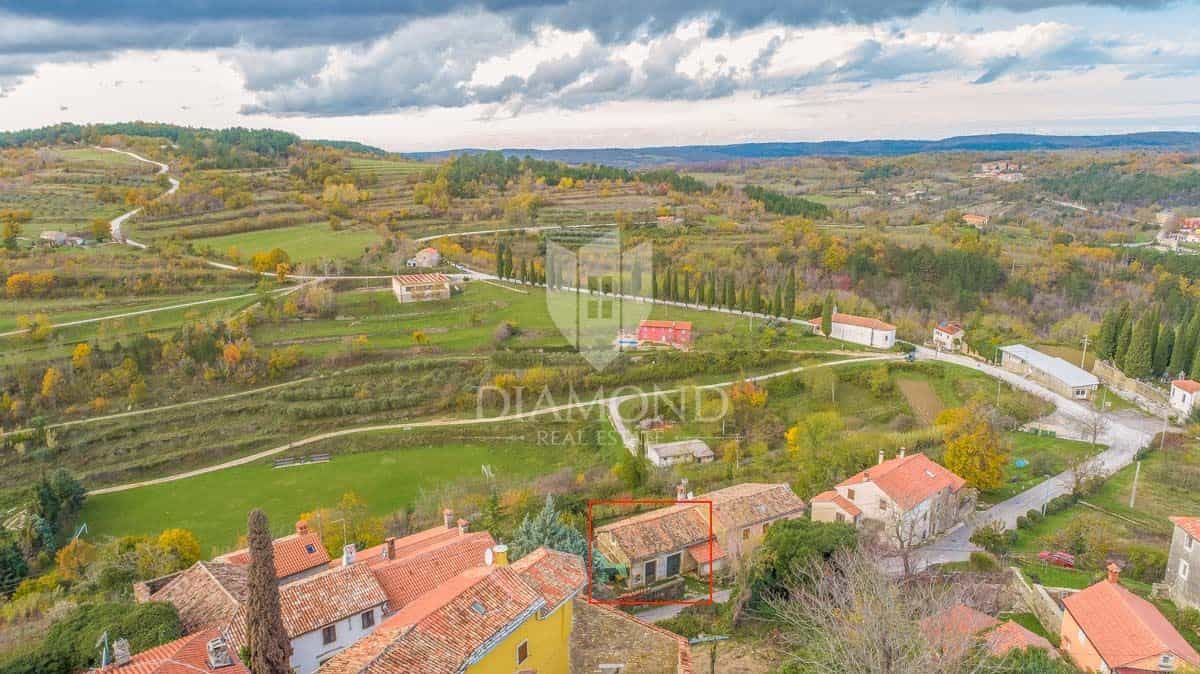 σπίτι σε Oprtalj, Istria County 11532755