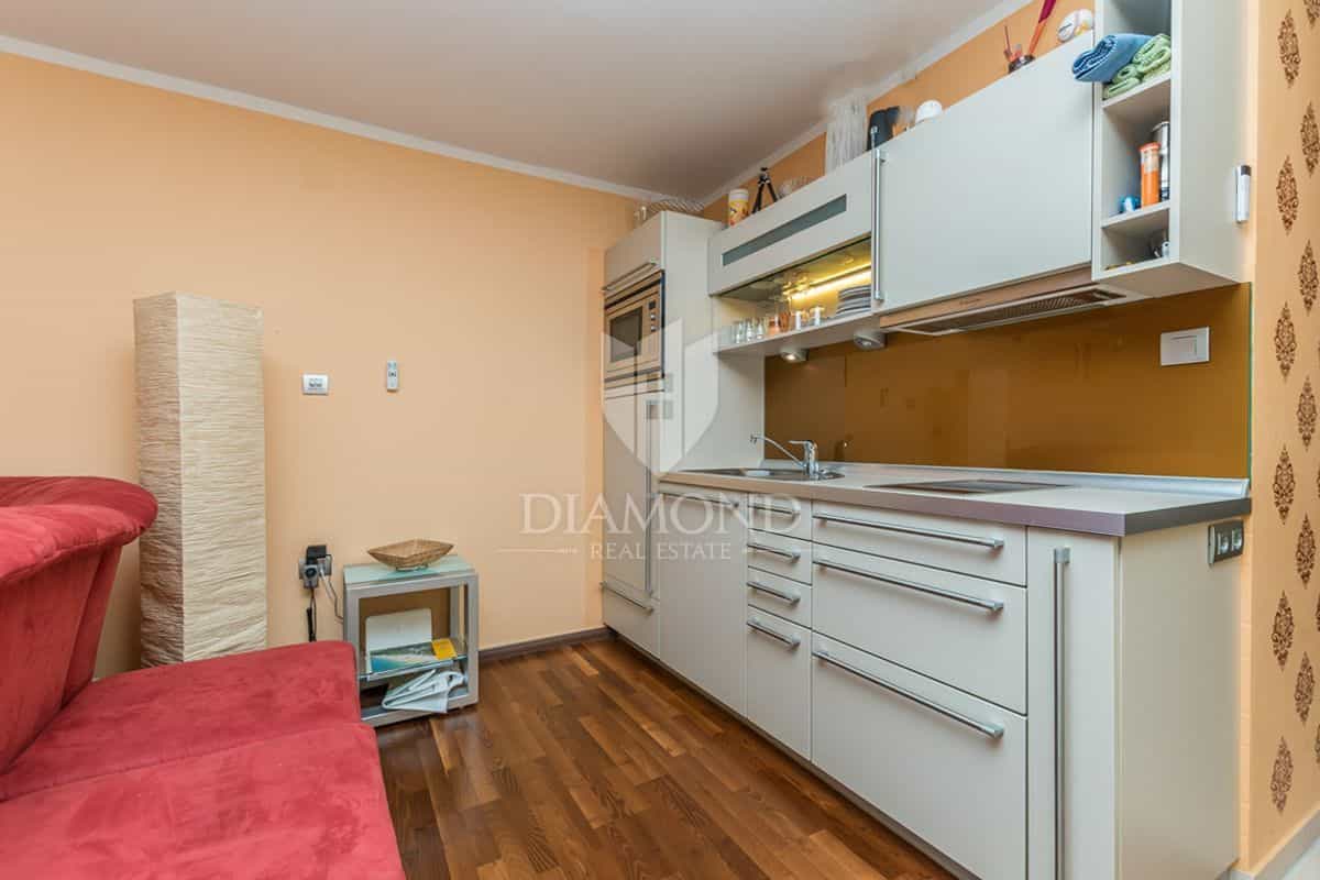 Condominium dans Umag, Istarska Zupanija 11532961