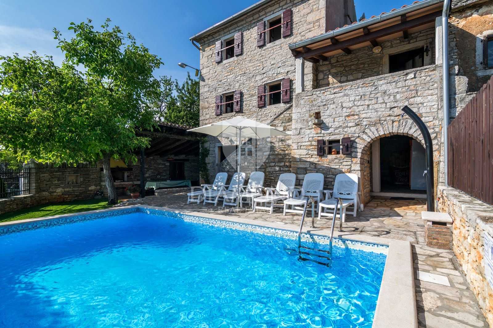 House in Oprtalj, Istria County 11532972