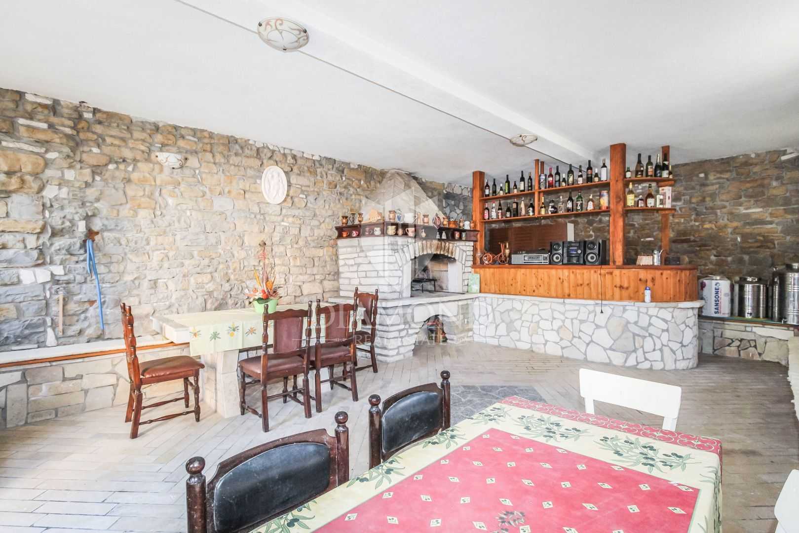 Будинок в Momjan, Istria County 11533083