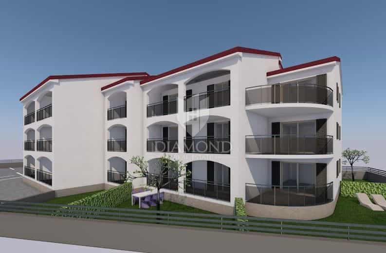 Condominium in Kanfanar, Istarska Zupanija 11533627