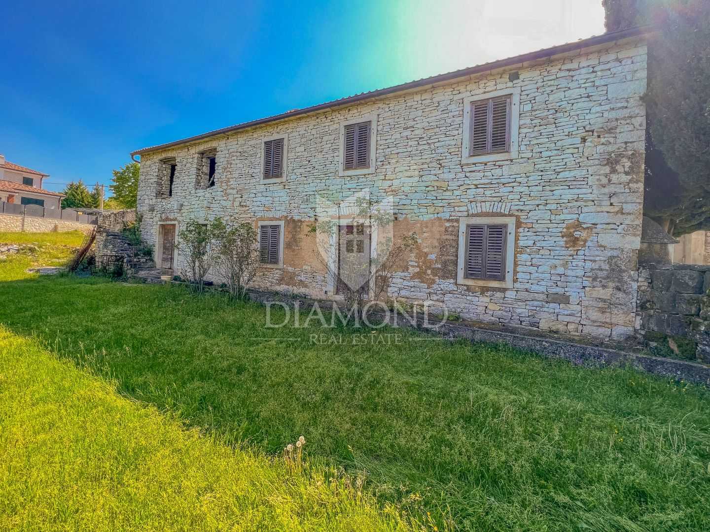 집 에 Oprtalj, Istria County 11533818
