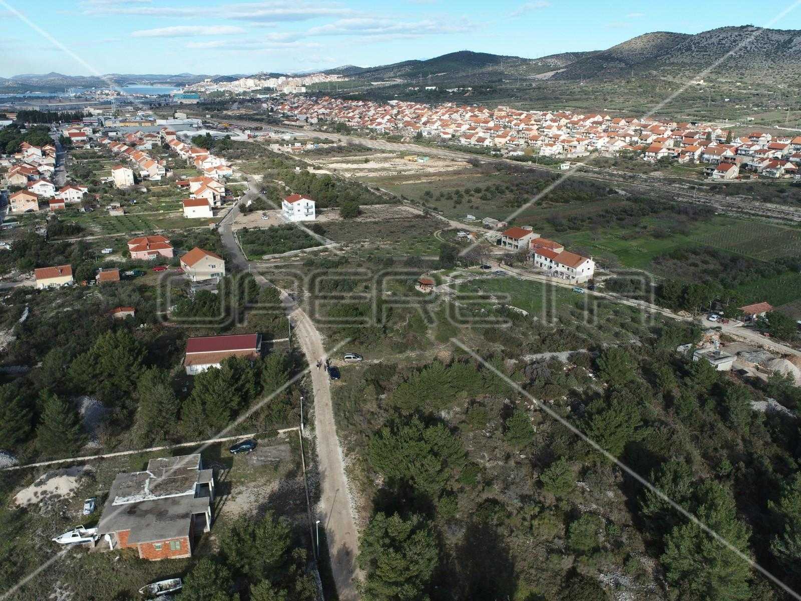 土地 在 Šibenik, Šibensko-kninska županija 11534616