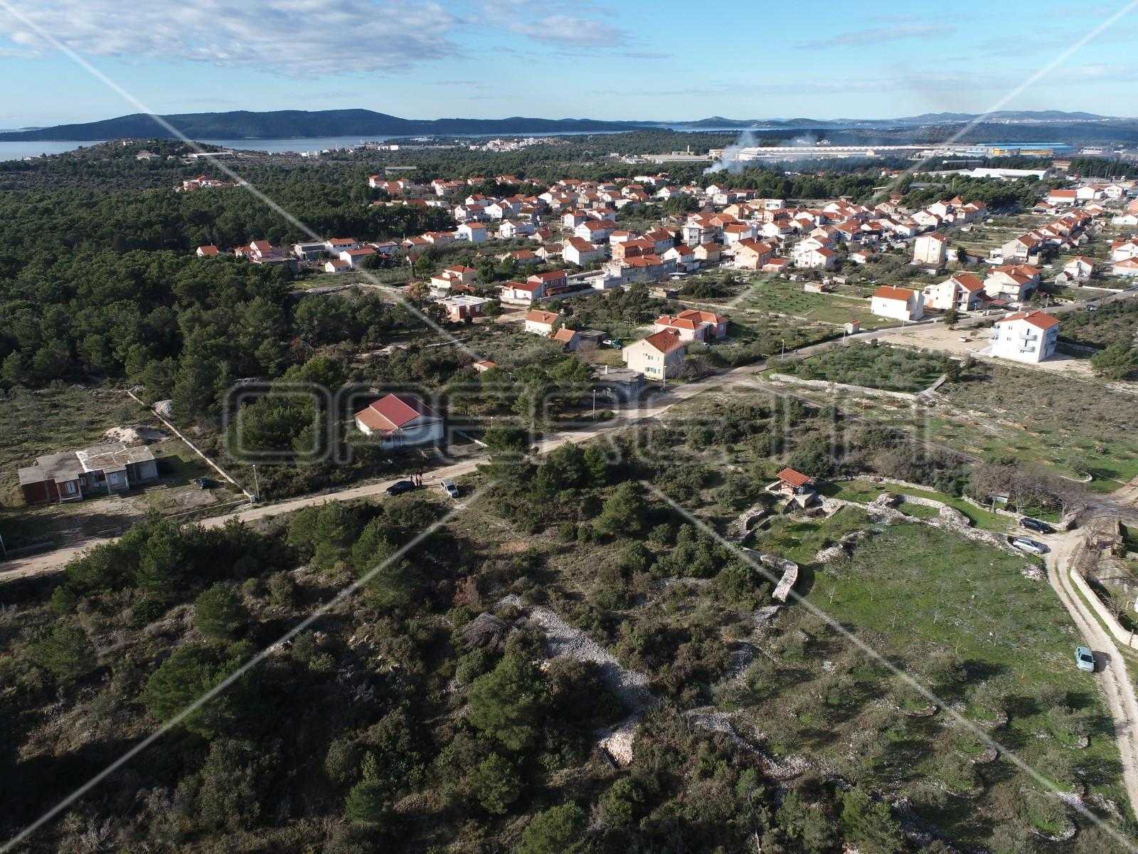 土地 在 Šibenik, Šibensko-kninska županija 11534616