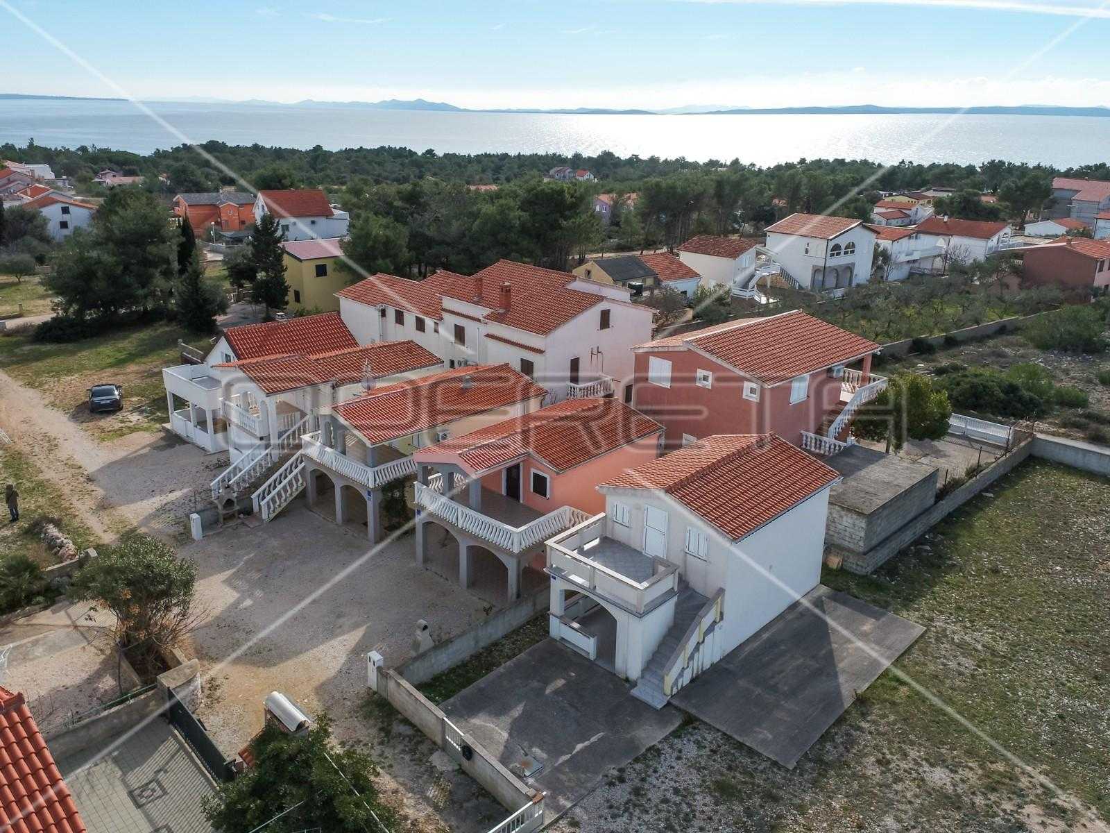 房子 在 Pedinka, Zadarska Zupanija 11534686