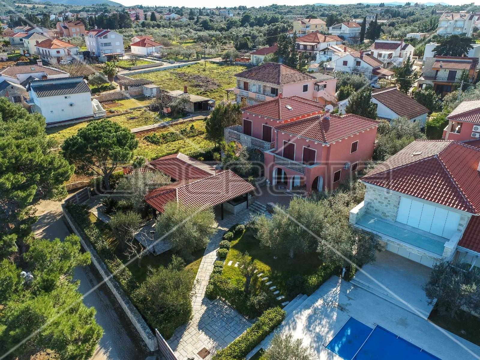 casa en Ugljan, Zadarska županija 11534741