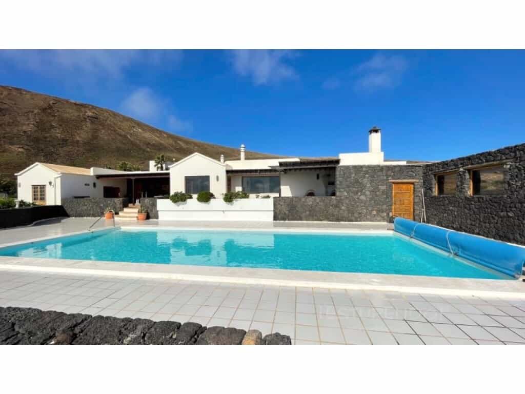 Résidentiel dans Playa Blanca, Canarias 11536561