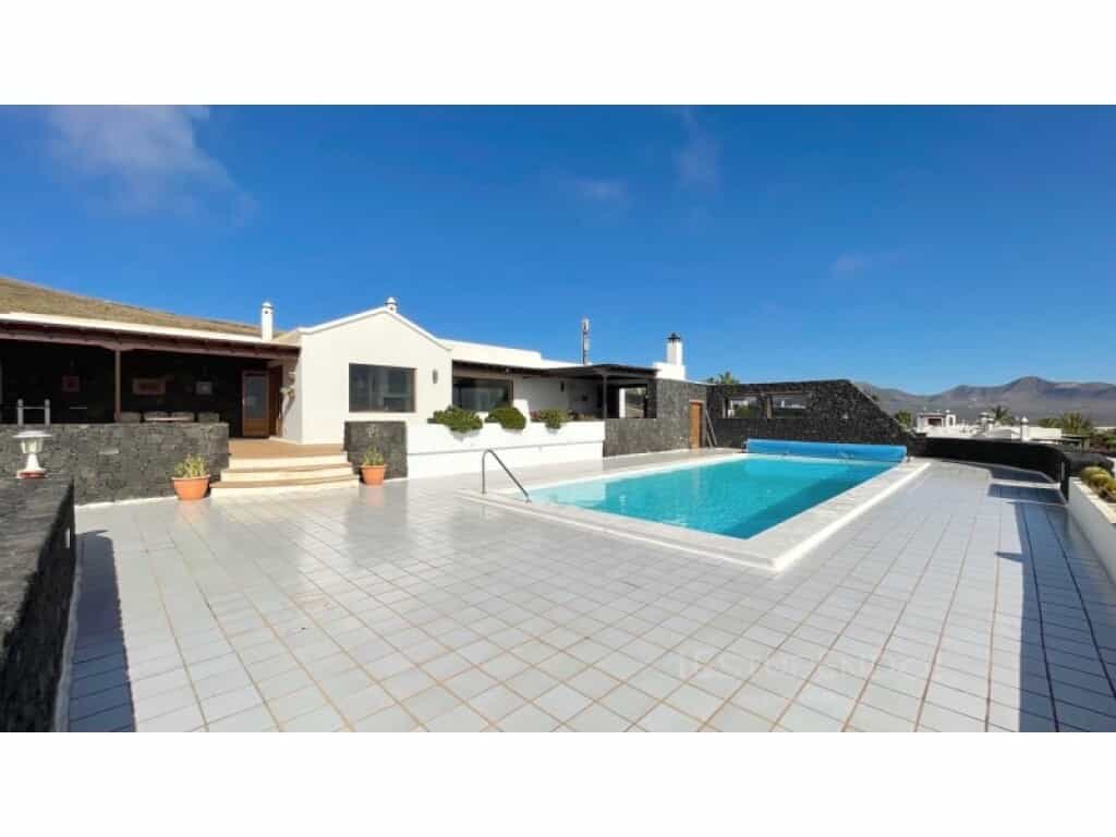 Résidentiel dans Playa Blanca, Canarias 11536561