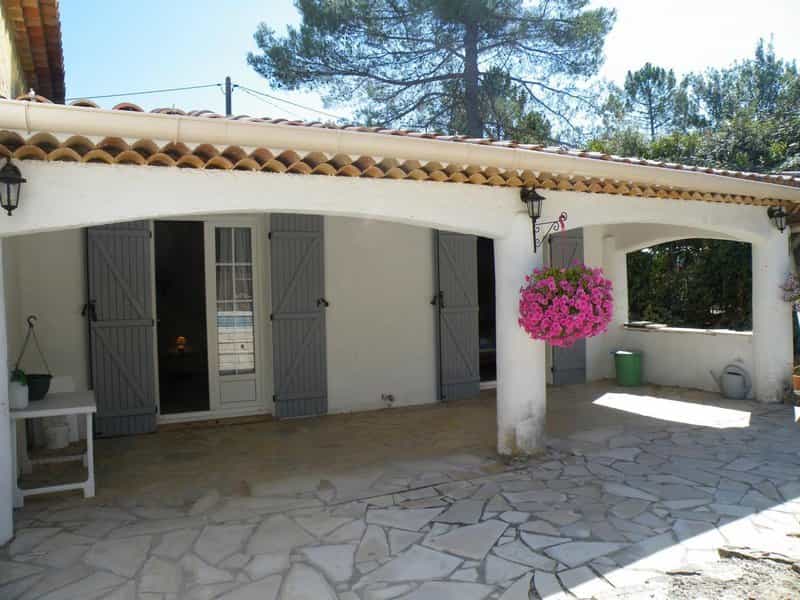 Rumah di Tourrettes, Provence-Alpes-Cote d'Azur 11536576
