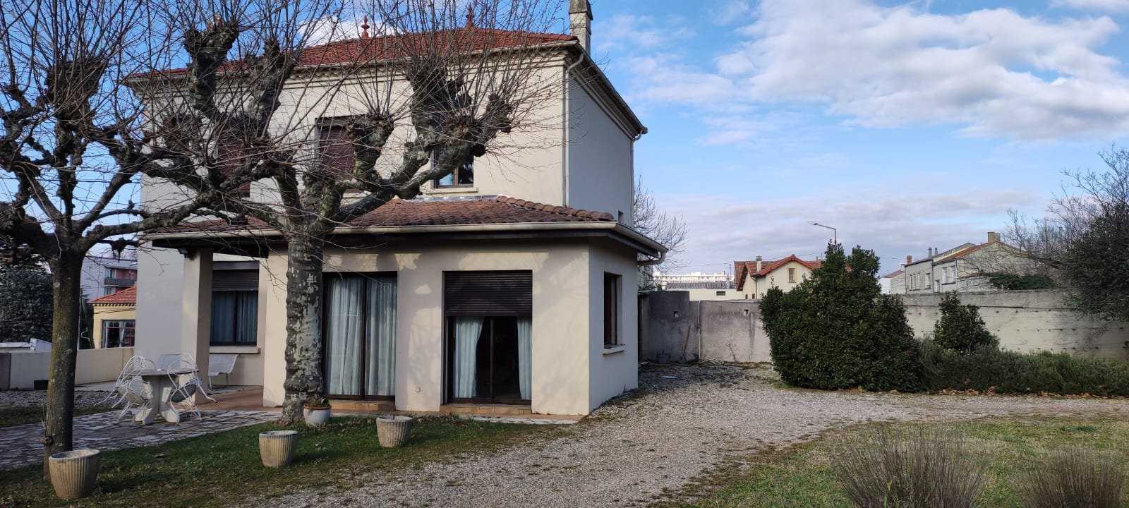 House in Montelimar, Auvergne-Rhone-Alpes 11536587