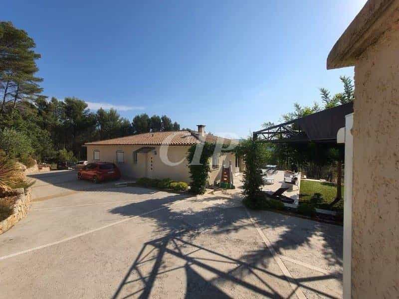 Huis in Flayosc, Provence-Alpes-Côte d'Azur 11536595