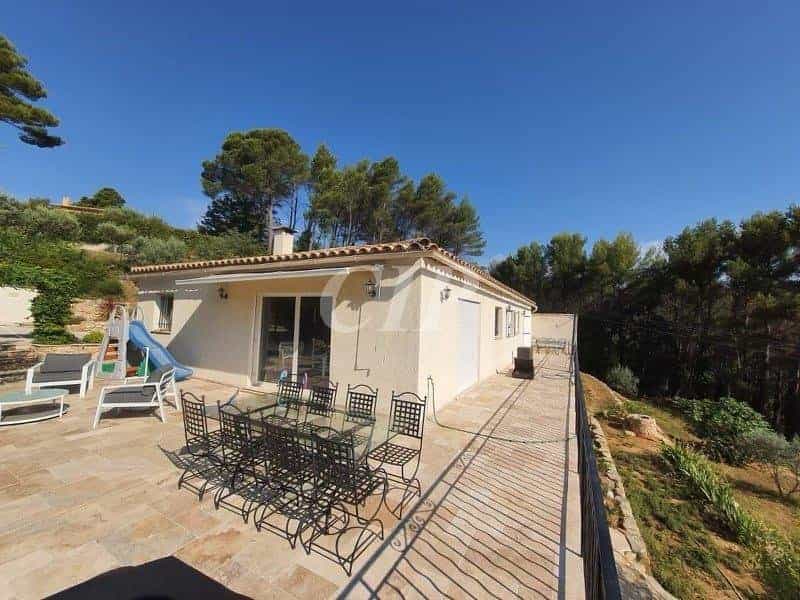 House in Flayosc, Provence-Alpes-Cote d'Azur 11536595