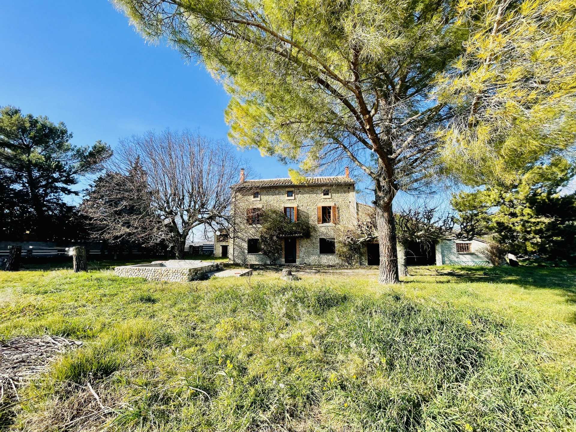 House in Vaison-la-Romaine, Provence-Alpes-Cote d'Azur 11536605
