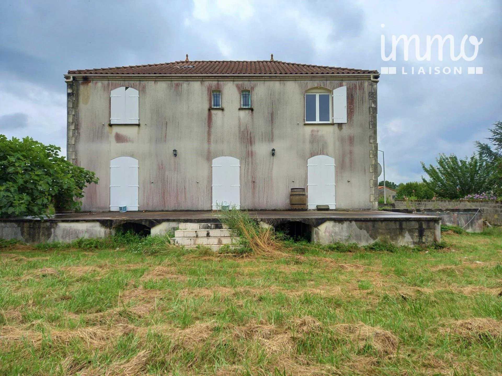 집 에 Jonzac, Charente-Maritime 11536709