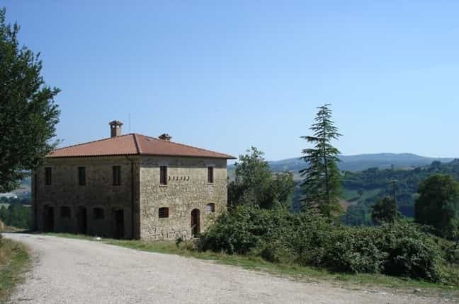σπίτι σε Gualdo Cattaneo, Umbria 11537653