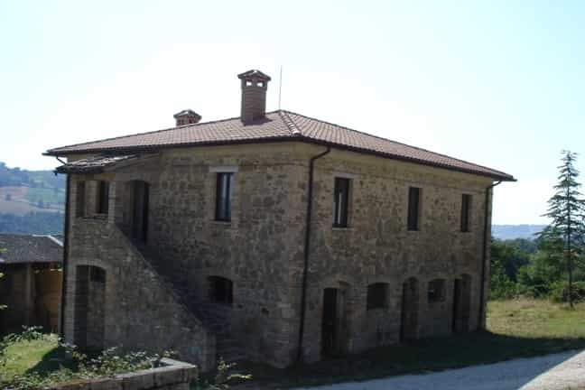 Dom w Gualdo Cattaneo, Umbria 11537654