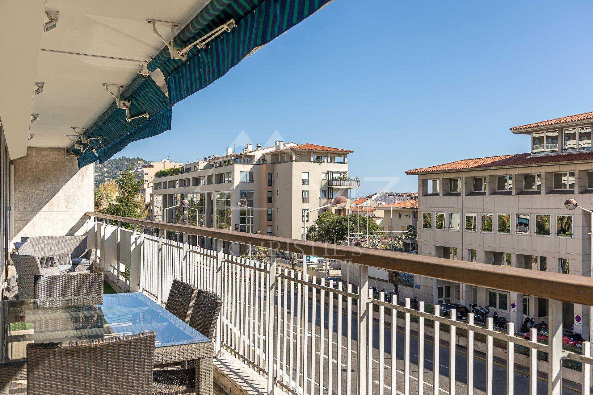 Condominium dans Cannes, Alpes-Maritimes 11538504