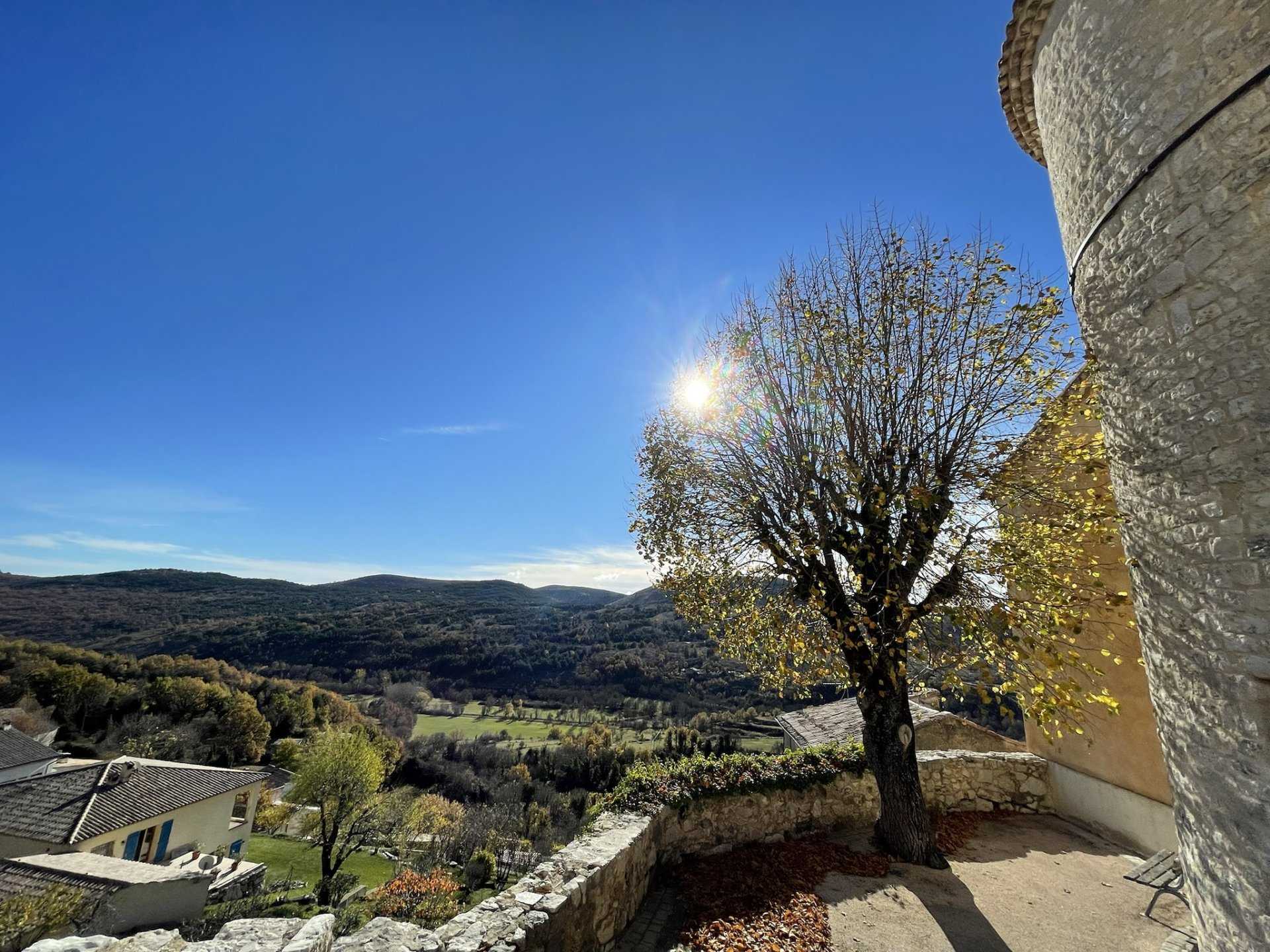 Talo sisään Coursegoules, Provence-Alpes-Cote d'Azur 11538562