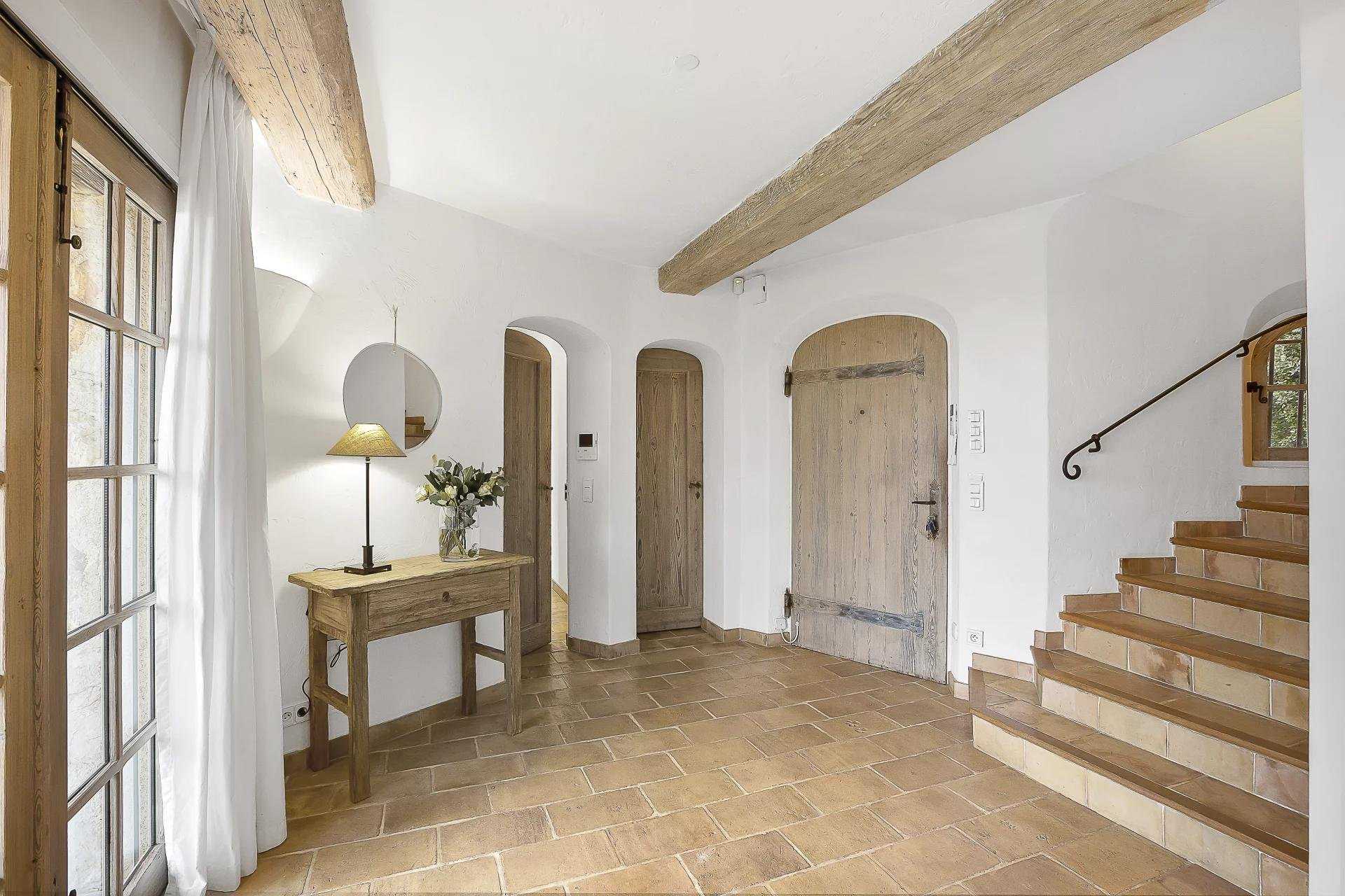 بيت في Tourrettes-sur-Loup, Provence-Alpes-Cote d'Azur 11538563