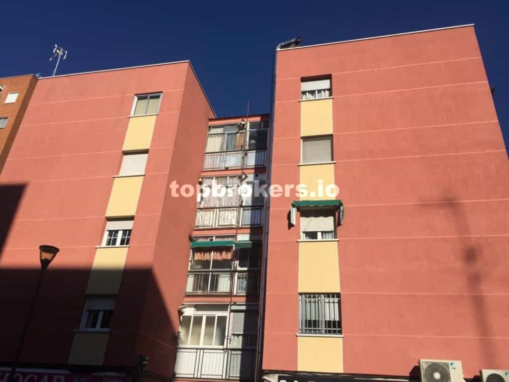 Condominium in Móstoles, Comunidad de Madrid 11538925