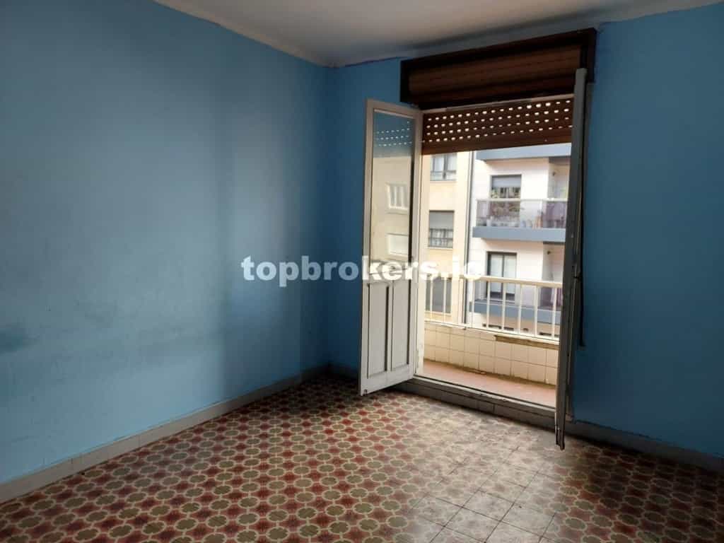 公寓 在 Oviedo, Principado de Asturias 11539186