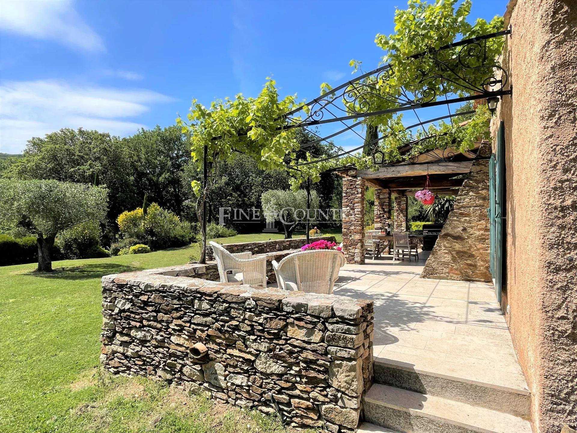 房子 在 La Garde-Freinet, Provence-Alpes-Côte d'Azur 11540385