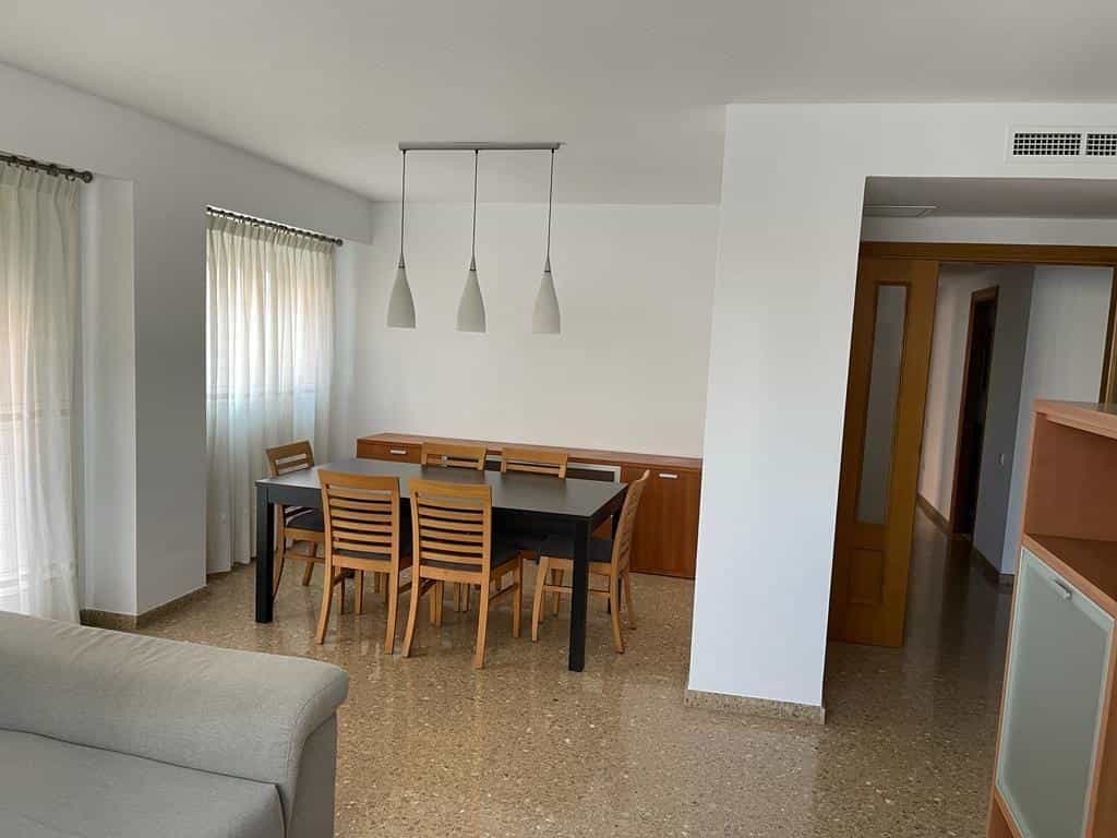 Condominium in València, Comunidad Valenciana 11540691