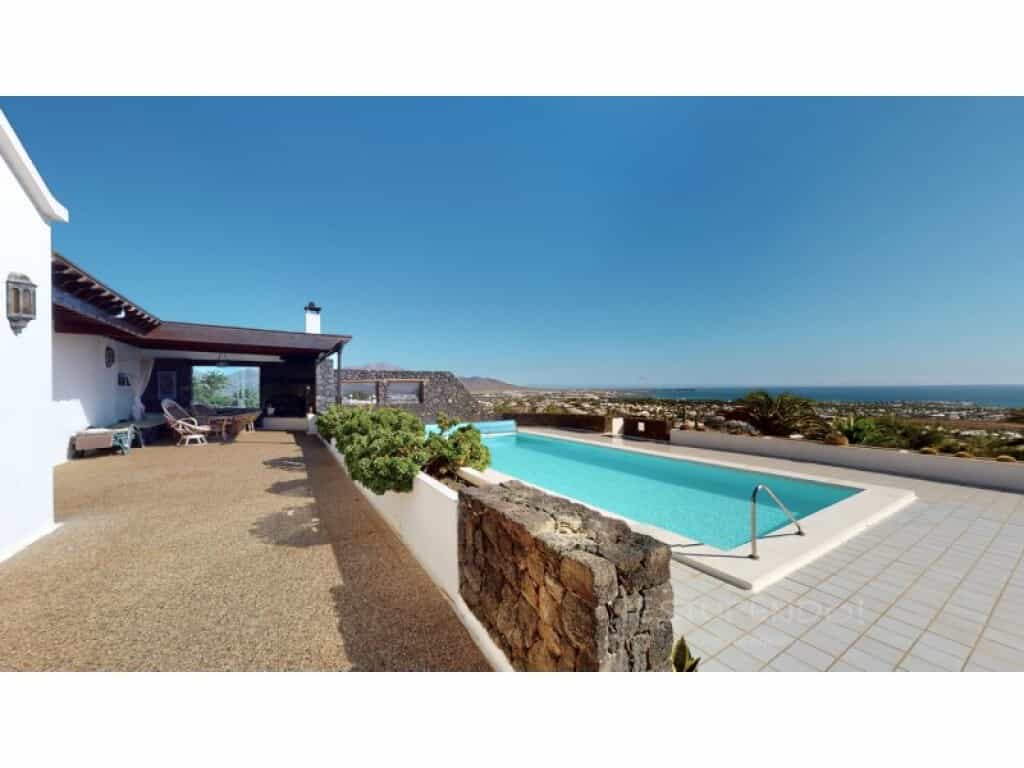 жилой дом в Playa Blanca, Canarias 11540707